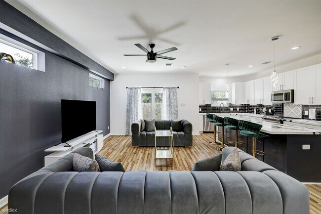 Photo - 3 br, 2.5 bath Duplex - 5126 Lyndhurst Dri...