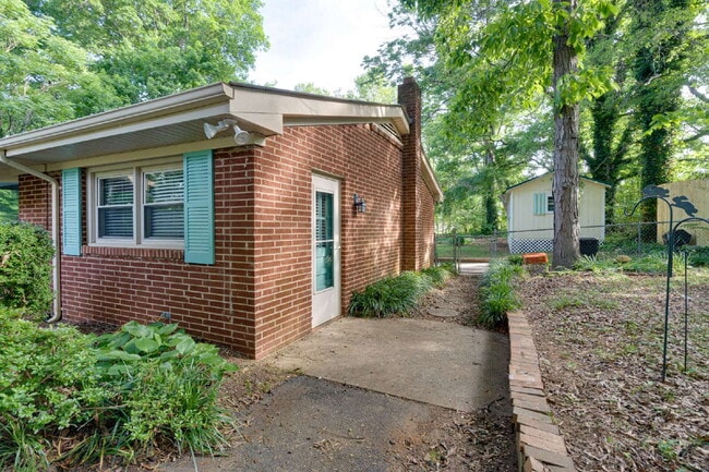 Photo - Spacious 3-Bed Ranch Living in Hillsborough
