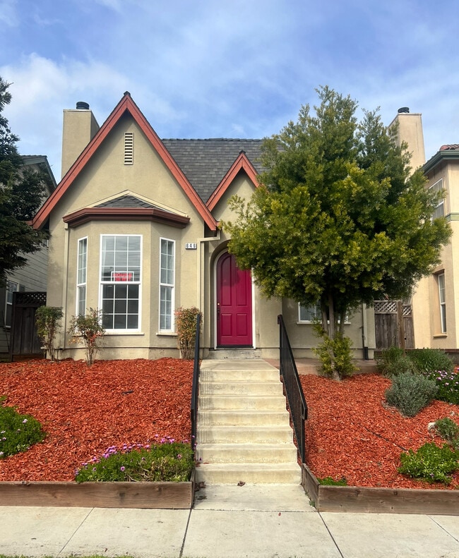 Building Photo - 646 Vazquez Ave