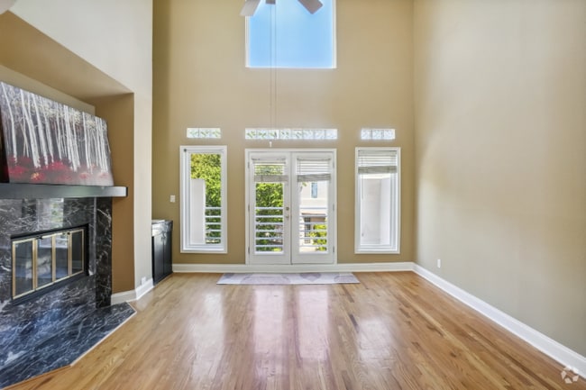 Building Photo - 4040 Avondale Ave Unit 211 Rental