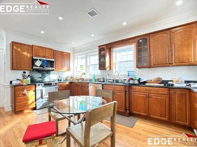 Photo - 25 Mapleton St Unit 1