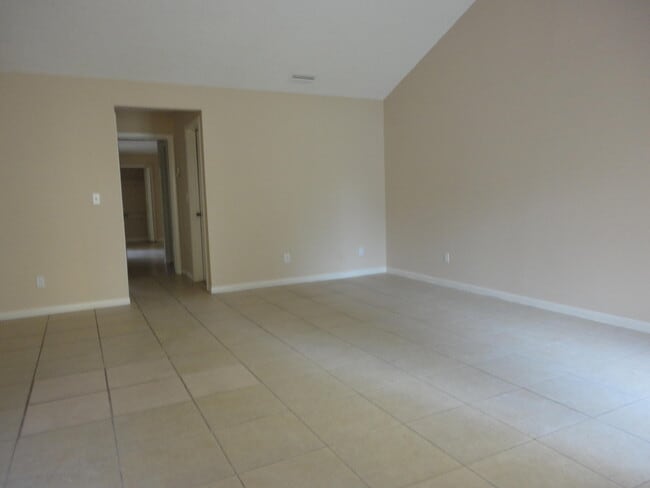 Photo - 212 Sparrow Dr Unit 3