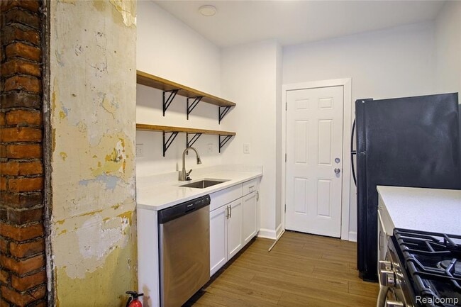 Photo - 6123 Commonwealth St