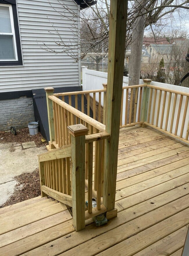 1219 E Kane Pl