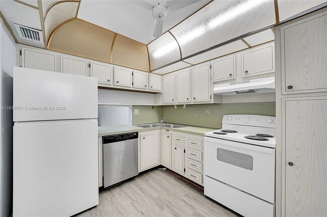 Photo - 5320 NW 11th St Unit 205