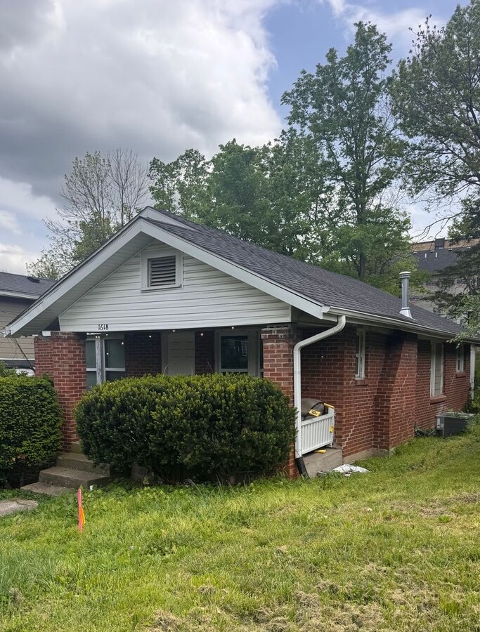 Photo - 3 bedroom, 1 bathroom East Campus House