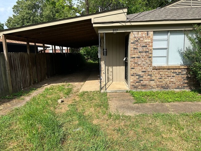 Building Photo - 977 Pope St