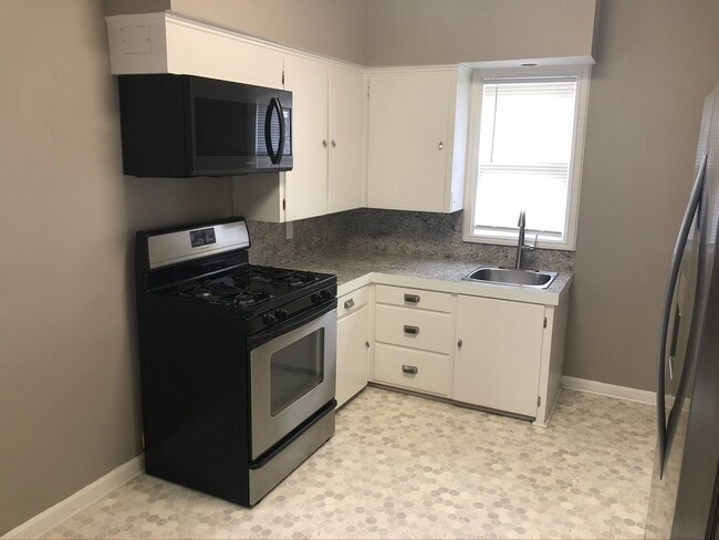 Photo - 4936 Woolworth Ave