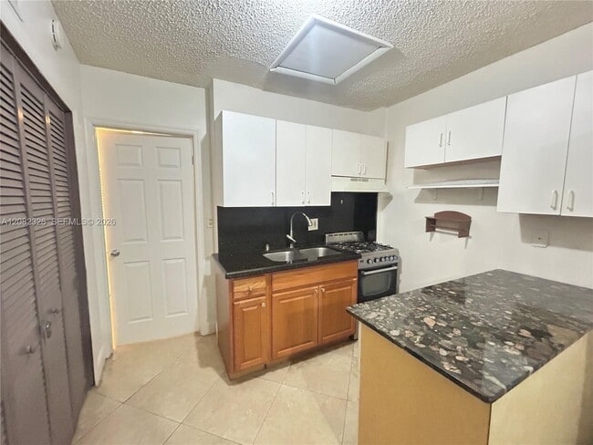 Building Photo - 7730 Johnson St Unit 1