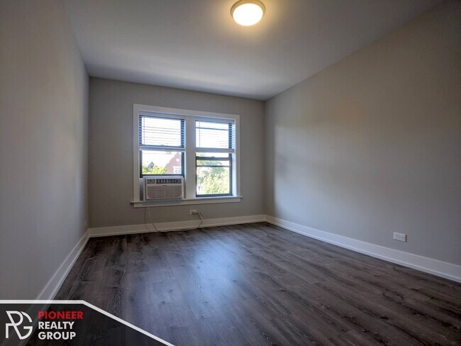 Photo - 711 W Brompton Ave