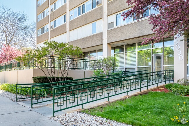 Entrance - Carmen Marine Apartments