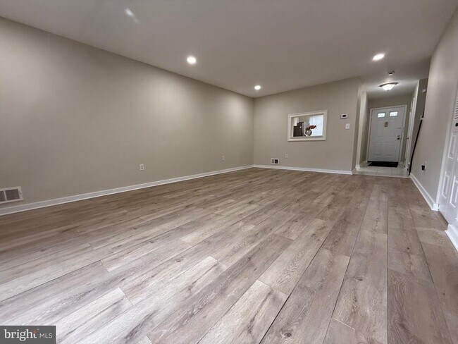 Photo - 6 Wosniak Ct