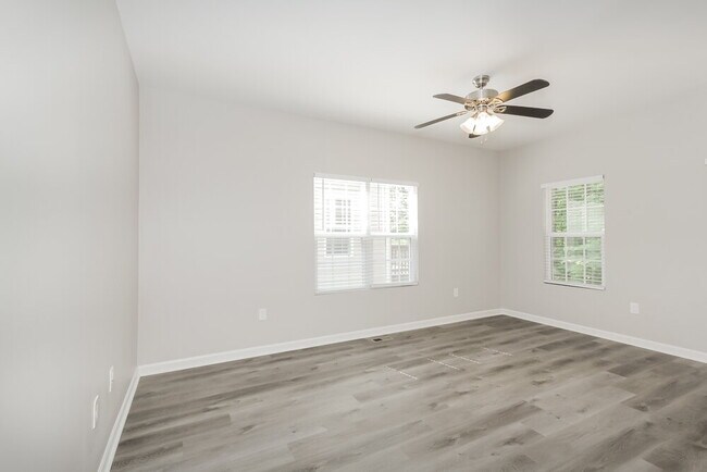 Photo - 111 Lookout Point Pl