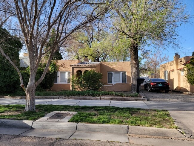 2 BEDROOM AND 1 BATH NEXT TO UNM CAMPUS - 2 BEDROOM AND 1 BATH NEXT TO UNM CAMPUS House