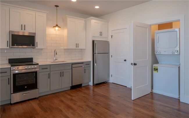 Building Photo - 15 Cranston Ave Unit 12