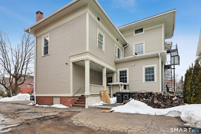 Photo - 591 Orange St Unit 1