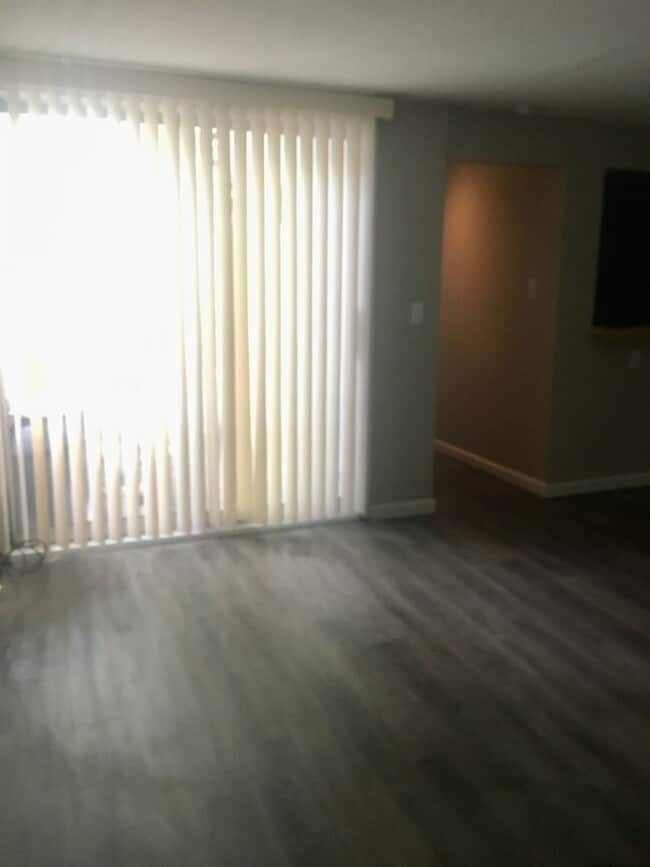 Photo - *** Beautiful & Updated Apartment in Mt. Washington * 1 Block to Grandview Ave * Pet Friendly * A... Unidad 1