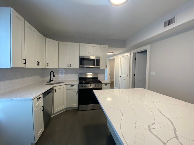 Building Photo - 116 Marginal St Unit 2