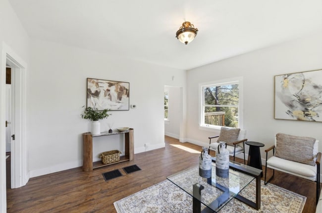 Photo - 179 College Way