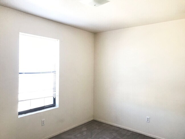 Photo - 1104 Leslie Cir Unit Apt B