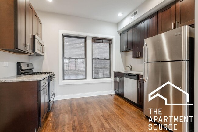 Building Photo - 527 W Barry Ave Unit 2N