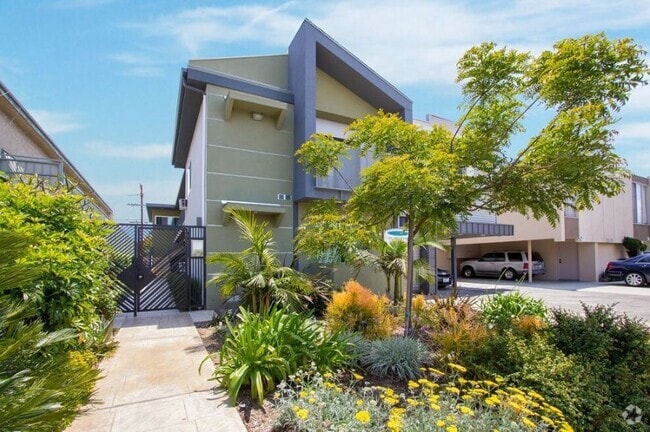Building Photo - 12618 Pacific Ave Rental