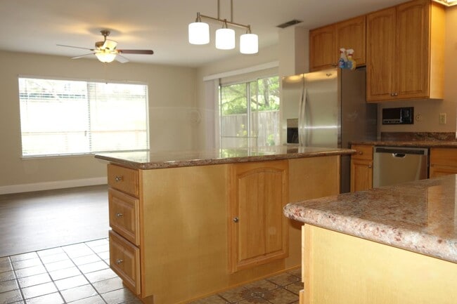 Photo - 112 Marchbanks Ct