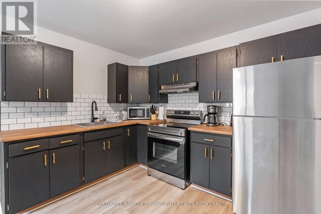 Photo - 383 Main St S