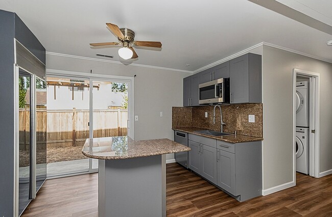 Photo - 716 N 182nd St