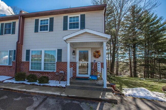 Front - 706 Chert Ln Townhome
