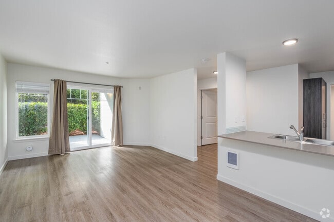 104 1BR, 1BA - 719SF - Living Room
