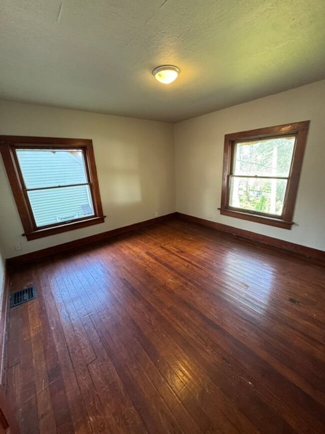 Photo - 1307 St Marys Ave