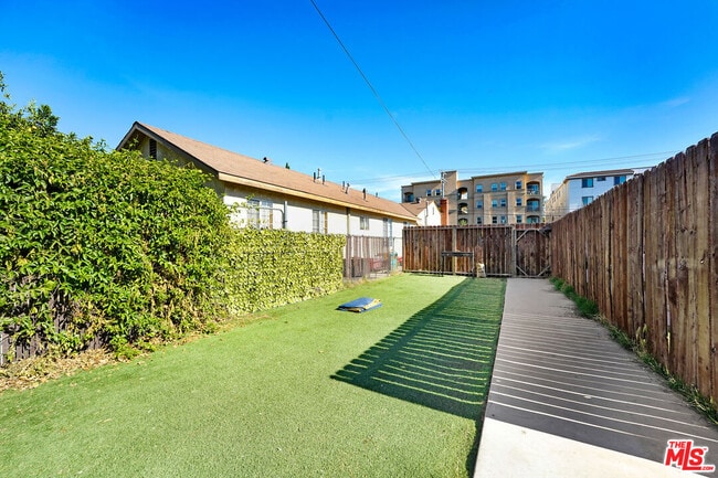 Photo - 12159 Hart St