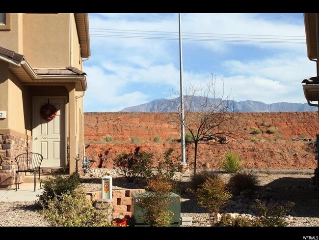 Building Photo - 1000 E Bluffview Dr Unit 61