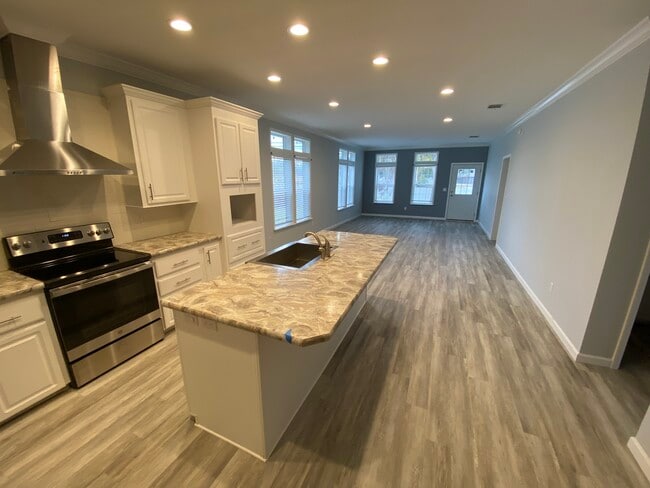 Photo - 80 John F Kennedy St