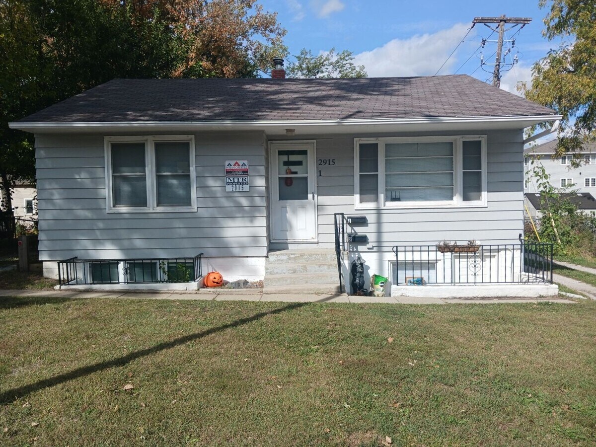 Photo - 2915 Lincoln Way House