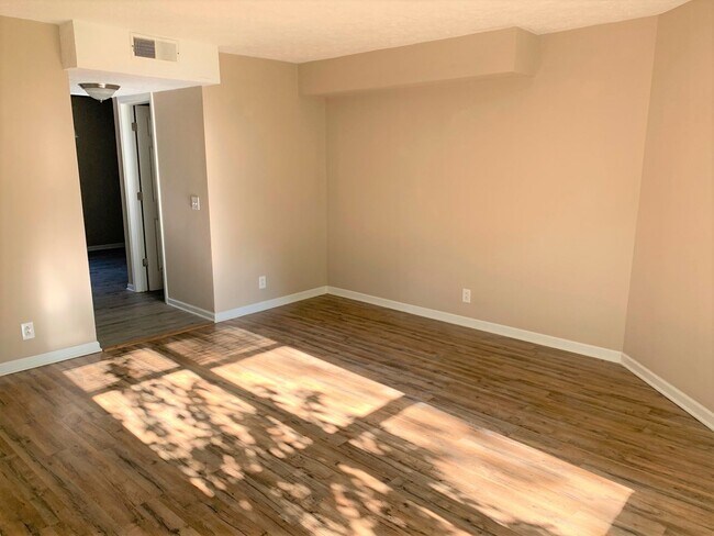 Photo - 137 Colemont Dr