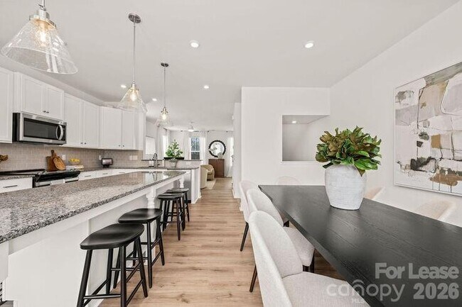 Photo - 1018 Fairway Green Ln