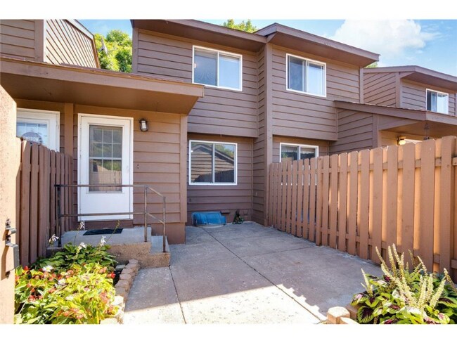 Photo - 2458 Crestwood Dr