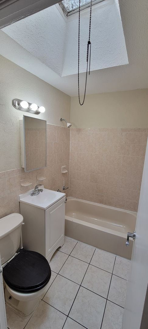 Photo - 2152 Fanshawe St