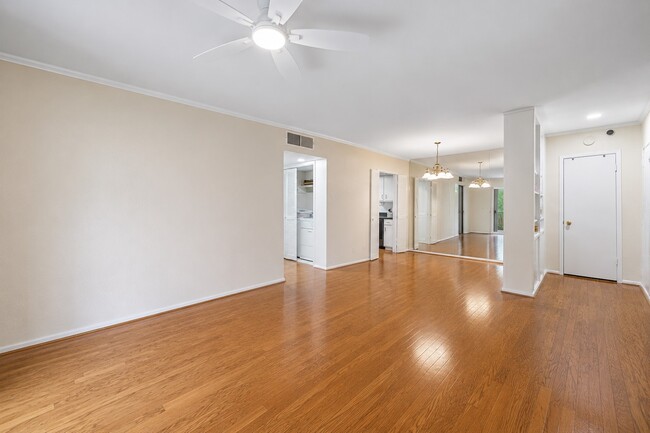 Photo - 2238 S Piney Point Rd Unit 109
