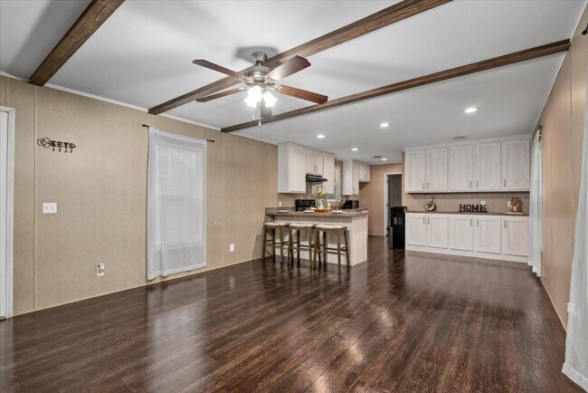 Photo - 211 Woodstock House