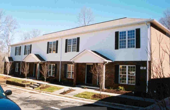 2BD/2.5BA Unit at Water Oaks in Hickory - 2BD/2.5BA Townhome Unit at Water Oaks in Hickory