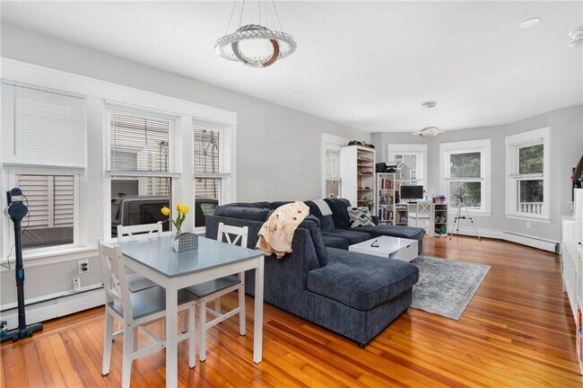 21 Waverly St Unit 1