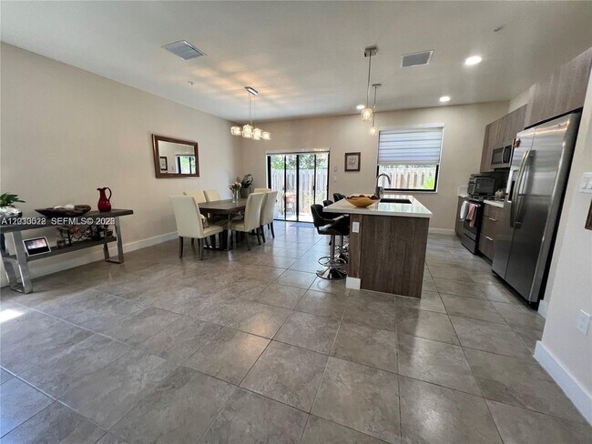 Photo - 10455 NW 82nd St Unidad 1