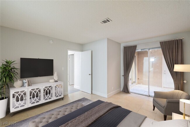 Photo - 832 Mantis Way