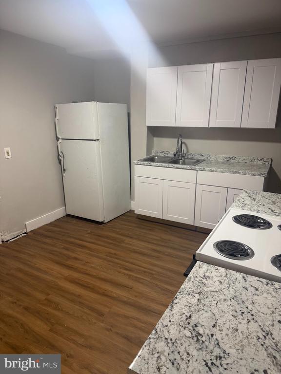 Photo - 879 Cherry St