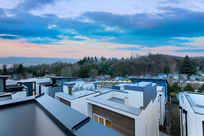 Building Photo - New Construction Townhouse - 2 Bedroom Columbia City