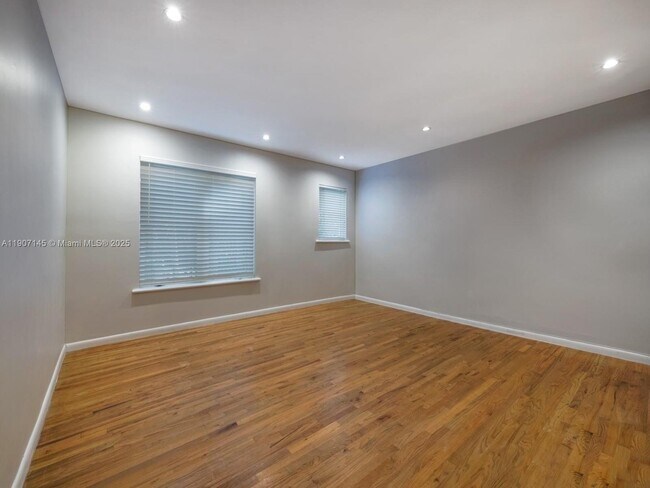 Photo - 1018 Meridian Ave Unit 4