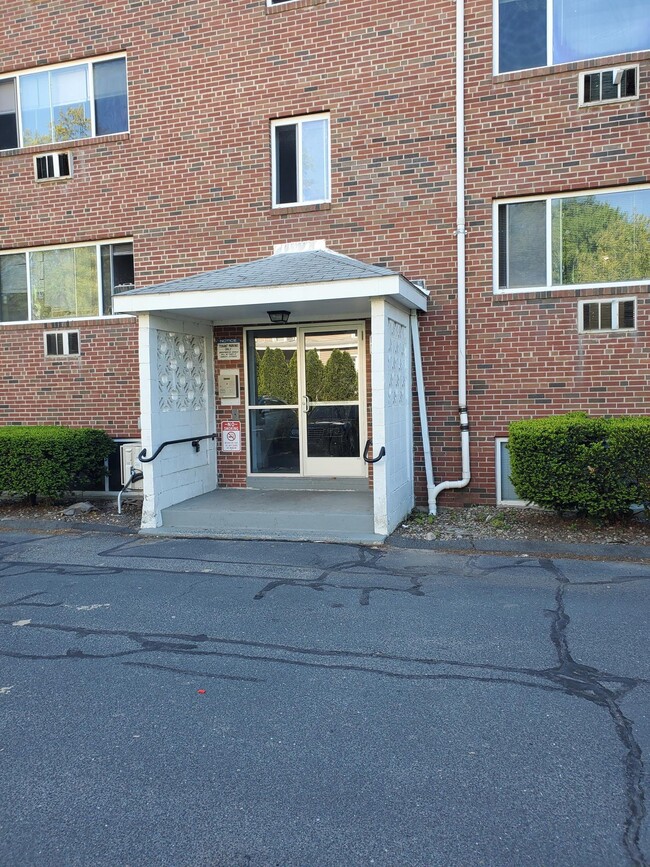 Photo - 39-41 W Washington St Unit 41-103